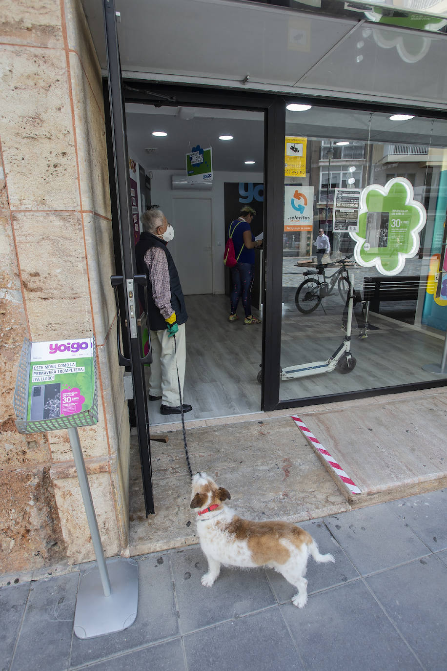 Fotos: Los pequeños comercios de Cartagena reabren sus puertas