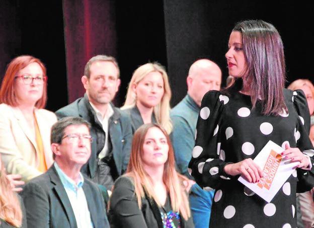 Inés Arrimadas, durante un acto de su candidatura en marzo, en Madrid. Tras ella, en la segunda fila, Isabel Franco (1i) y Ana Martínez Vidal (3i), integradas en la nueva ejecutiva nacional del partido.