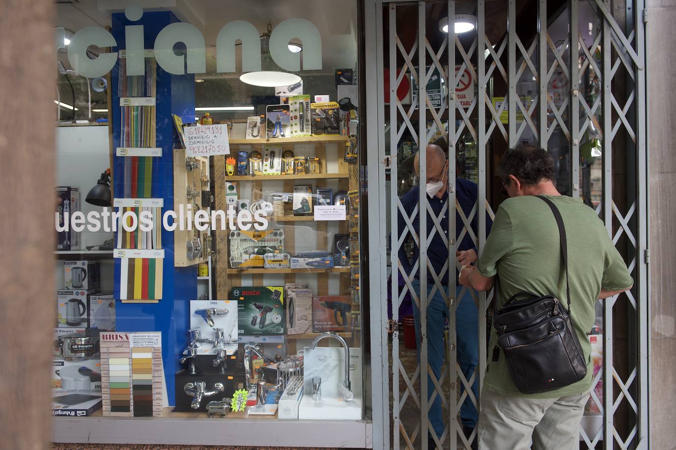 Fotos: Primer día de la Fase 0 de la desescalada en los comercios de Murcia