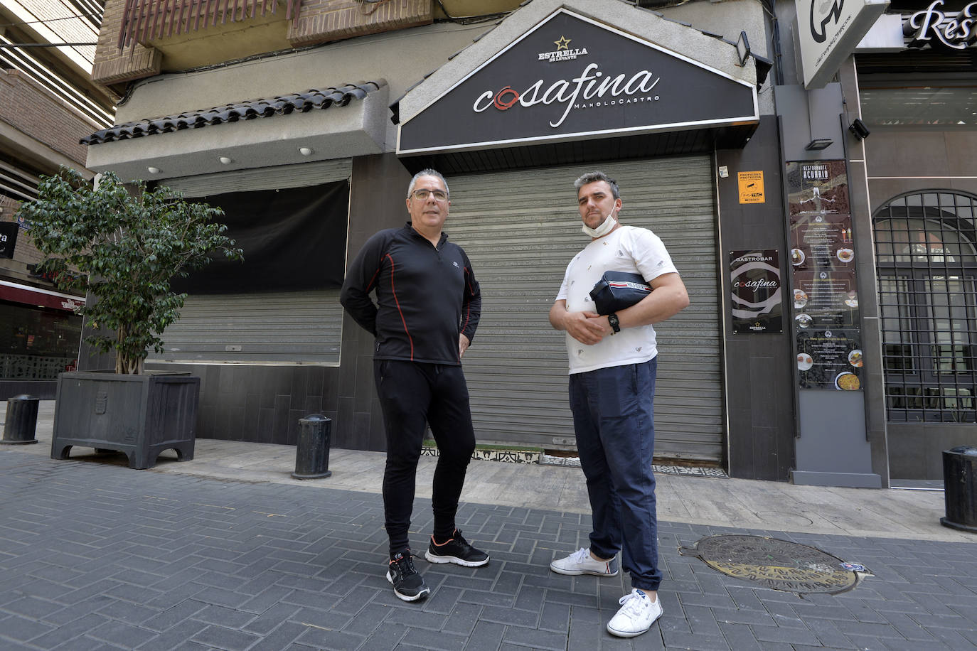 Fotos: Hostemur estima que solo la mitad de los bares de la Región abrirán terraza el lunes