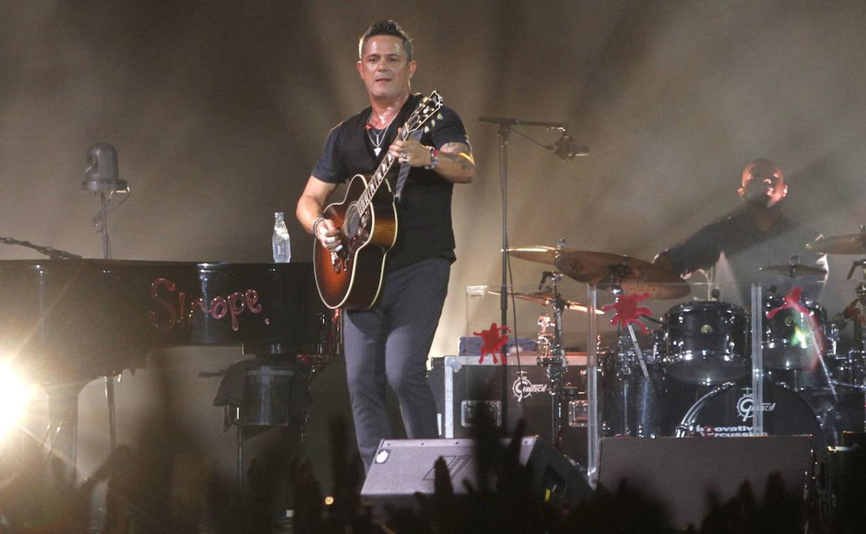 Alejandro Sanz, en un concierto anterior celebrado en el estadio Cartagonova de Cartagena.