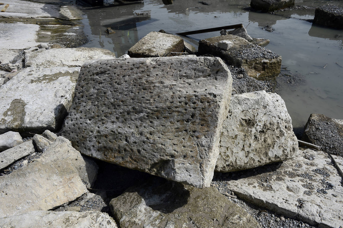 Fotos: Comienzan las obras para recomponer el muro de La Contraparada