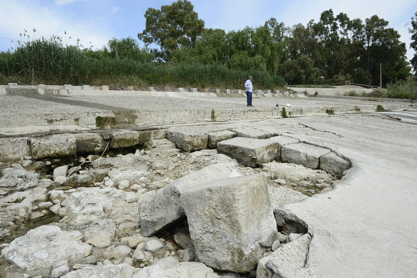 Fotos: Comienzan las obras para recomponer el muro de La Contraparada