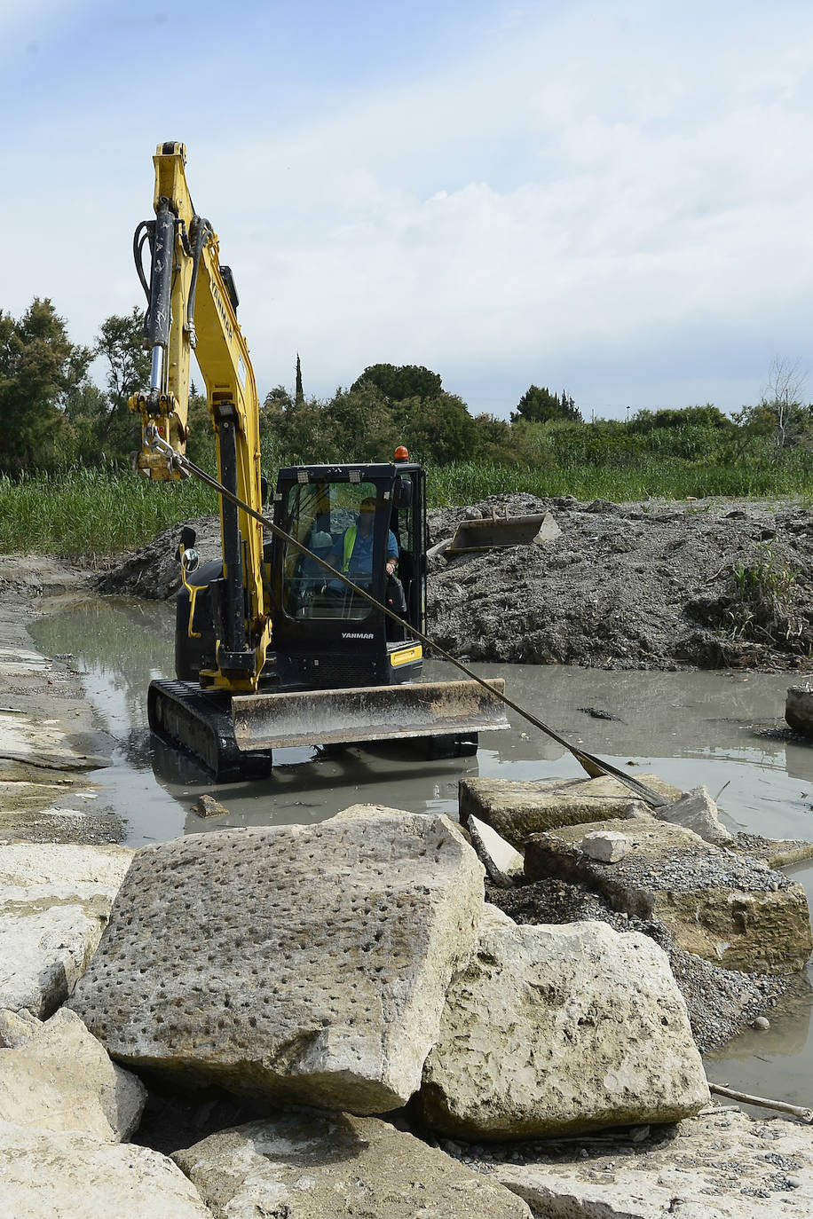 Fotos: Comienzan las obras para recomponer el muro de La Contraparada