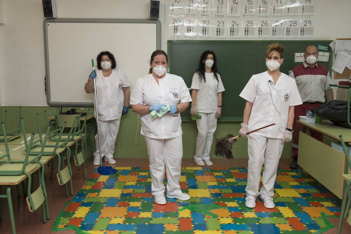 Fotos: Desinfectan los colegios de Murcia coincidiendo con la apertura de los centros para admisiones