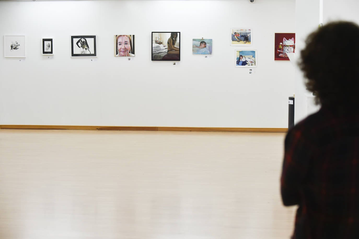 Fotos: Léucade ofrece pintura en vivo con el artista Cristóbal Pérez García