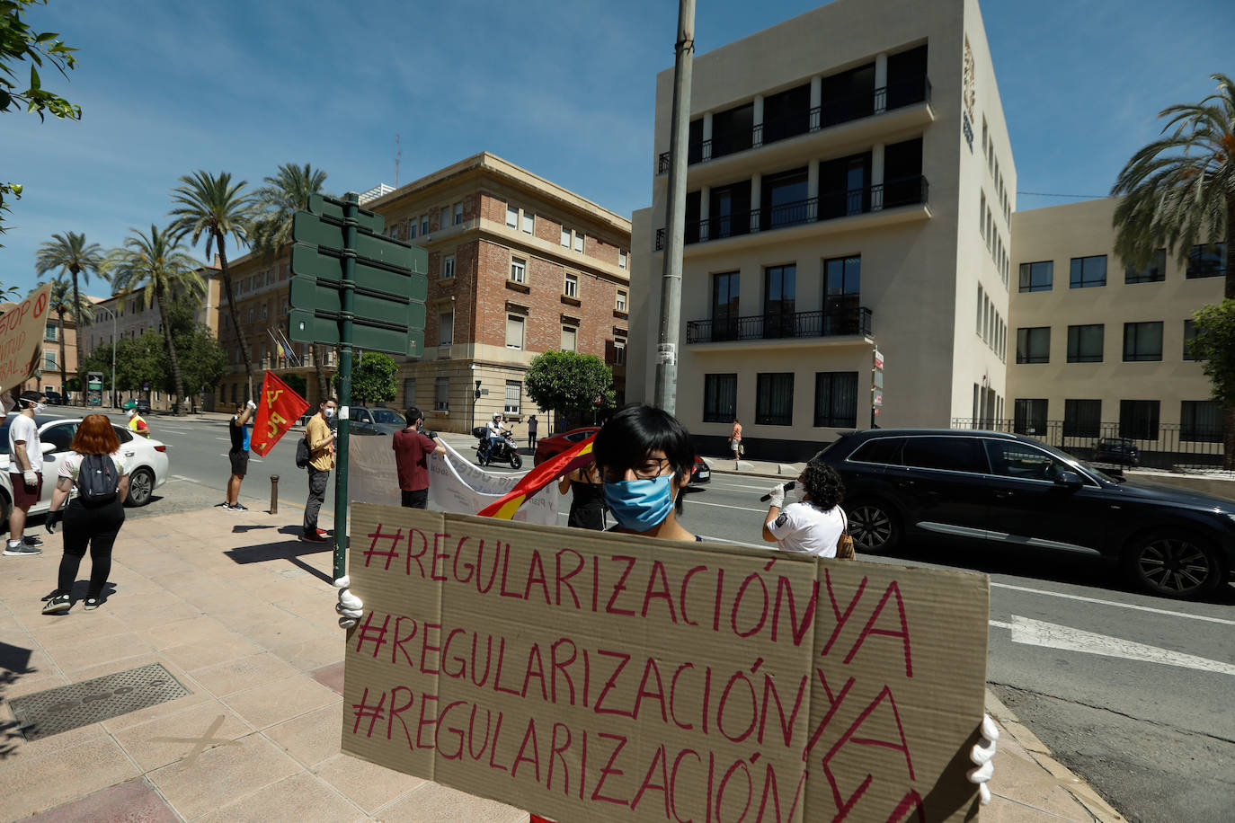 Fotos: Simpatizantes del PCPE se concentran en Murcia por un «plan urgente de emergencia social»