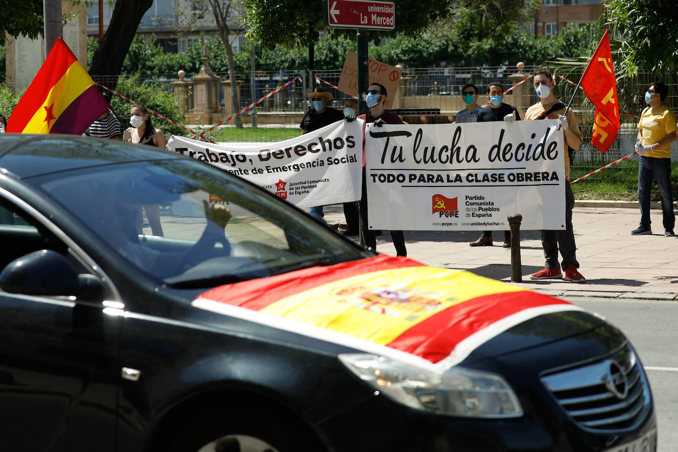 Fotos: Simpatizantes del PCPE se concentran en Murcia por un «plan urgente de emergencia social»