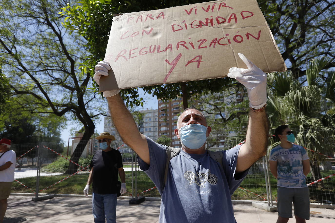 Fotos: Simpatizantes del PCPE se concentran en Murcia por un «plan urgente de emergencia social»