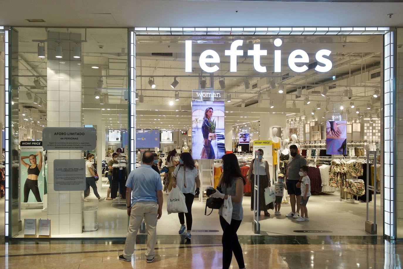 Fotos: Los centros comerciales vuelven tras más de dos meses