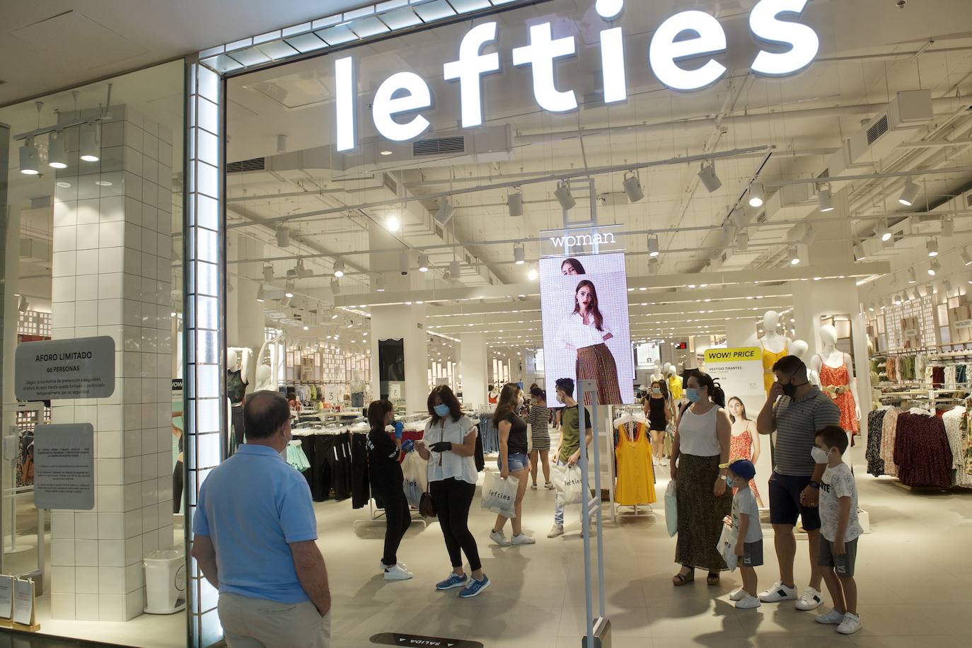 Fotos: Los centros comerciales vuelven tras más de dos meses