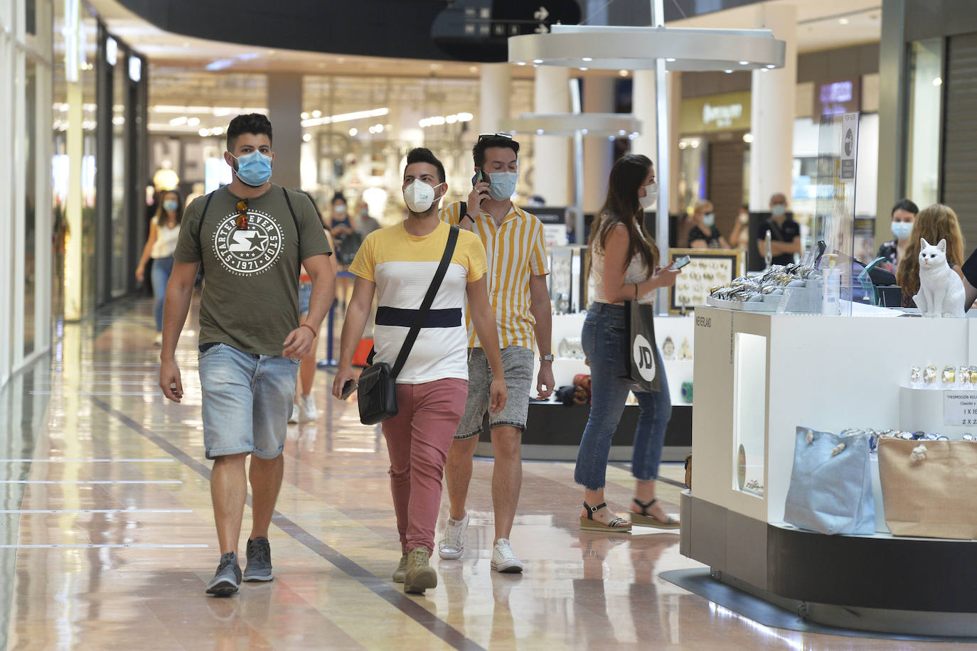 Fotos: Los centros comerciales vuelven tras más de dos meses