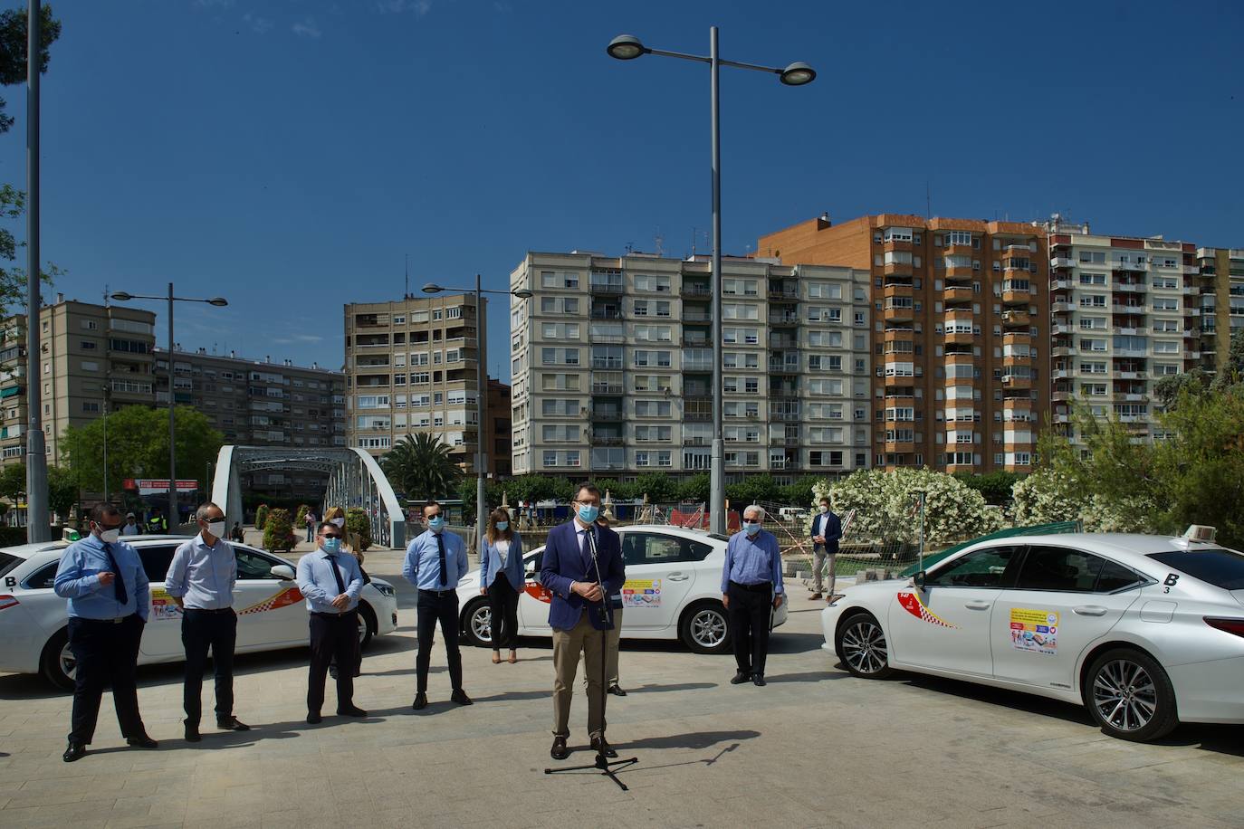 Fotos: Los taxistas de Murcia transportarán donaciones de forma gratuita al Banco de Alimentos