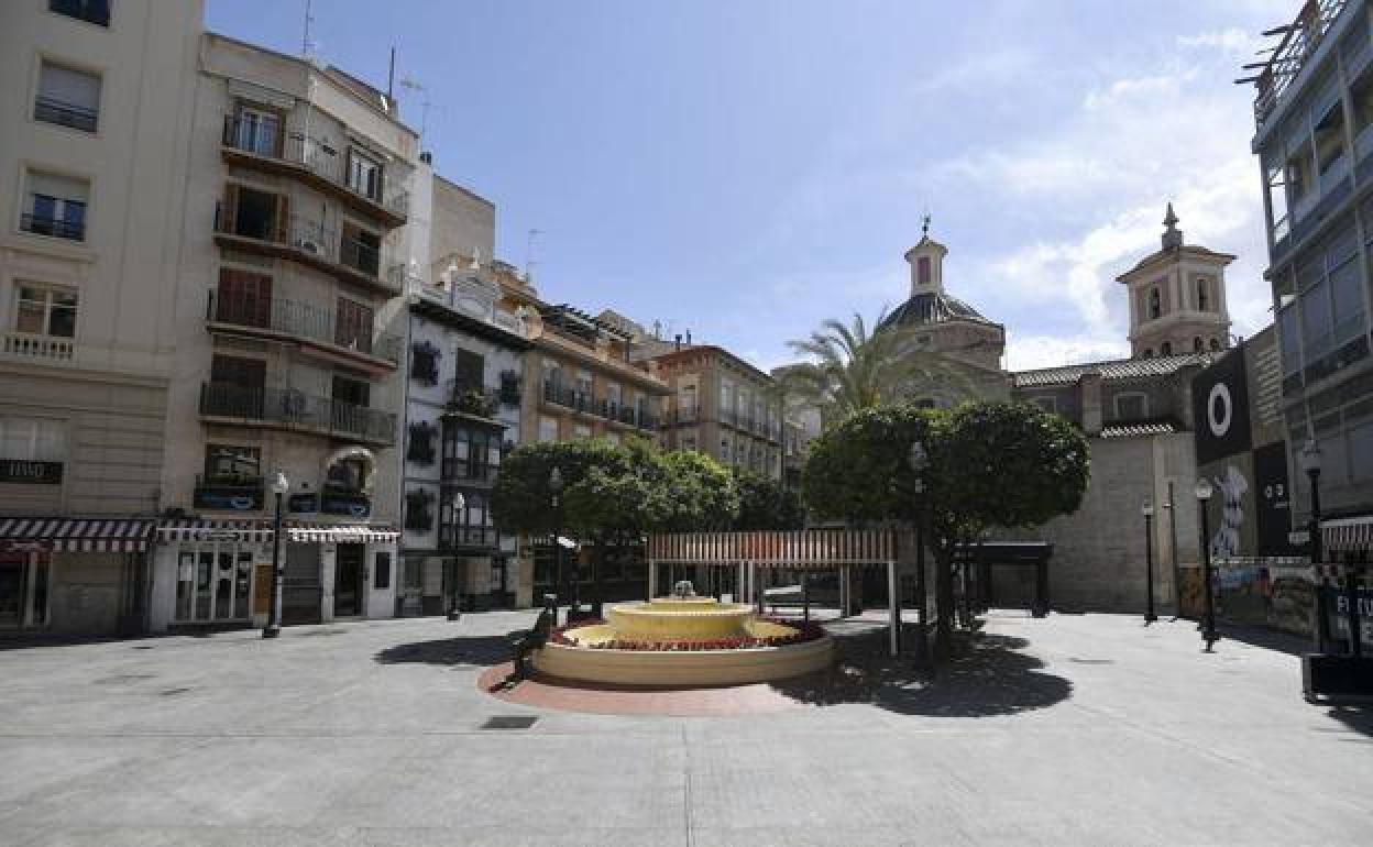 Los establecimientos de la plaza de Las Flores, cerrados por el estado de alarma.