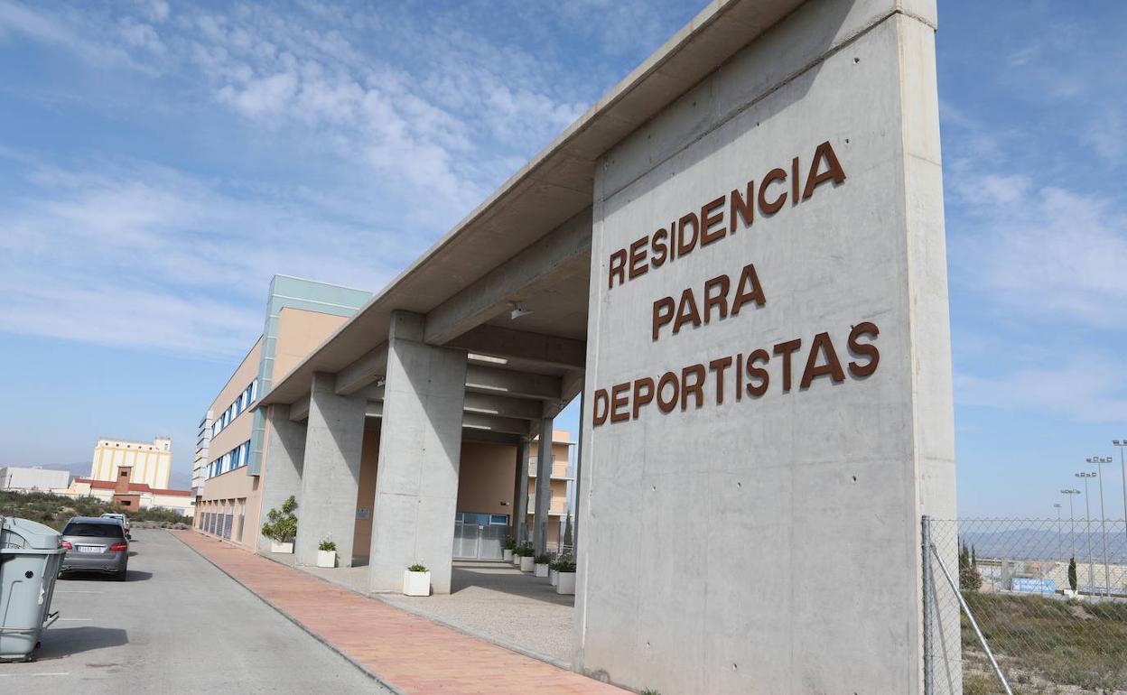 Residencia del Centro Internacional de Voley Playa de Lorca donde guardaron la cuarentena los vecinos de Totana. 