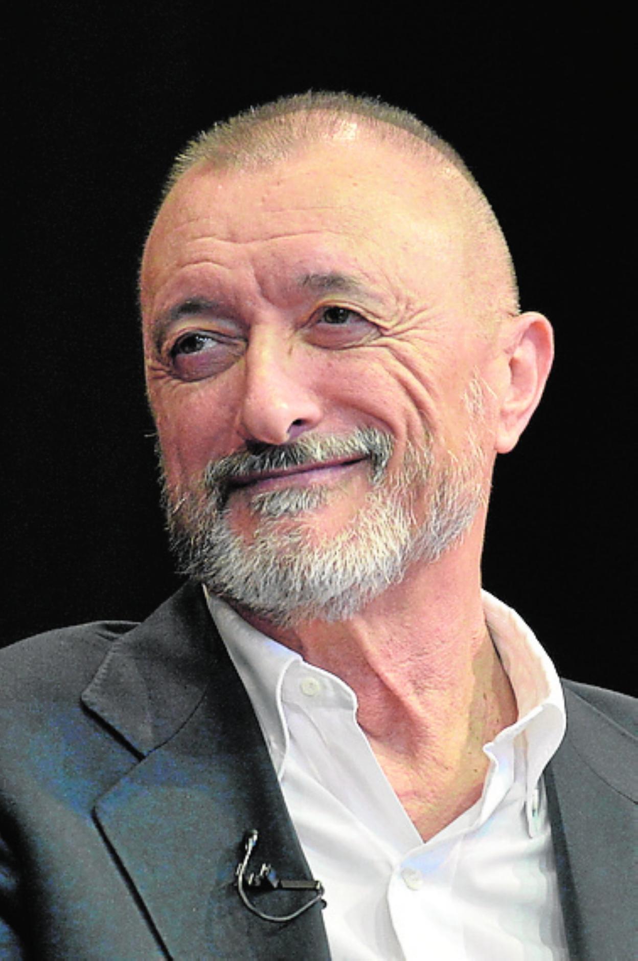 Arturo Pérez-Reverte. 