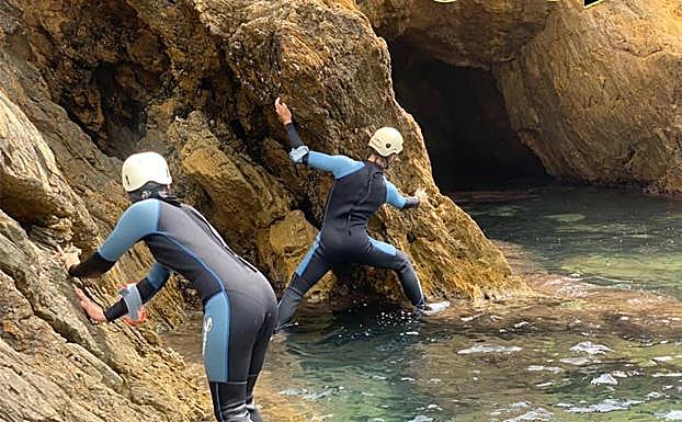 Actividad de 'coastering' en Isla Plana. 