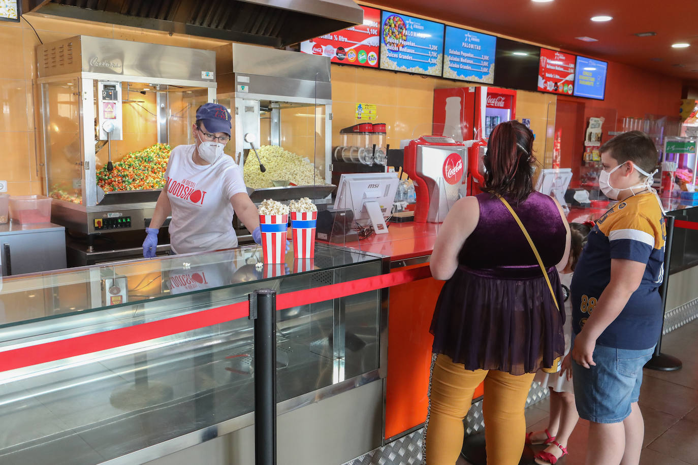 Fotos: Vuelve a abrir el cine del Parque Almenara de Lorca