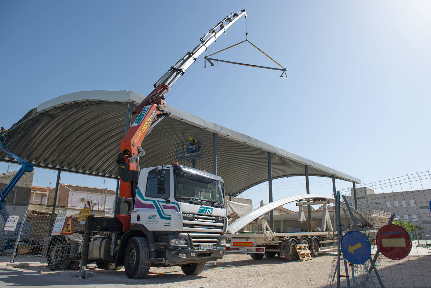 Fotos: El polideportivo del colegio de Puebla de Soto podrá utilizarse todo el año