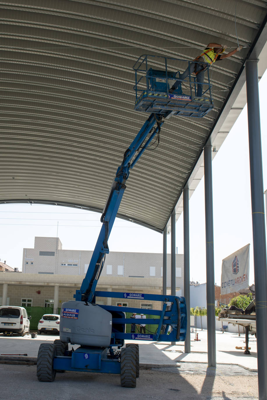 Fotos: El polideportivo del colegio de Puebla de Soto podrá utilizarse todo el año