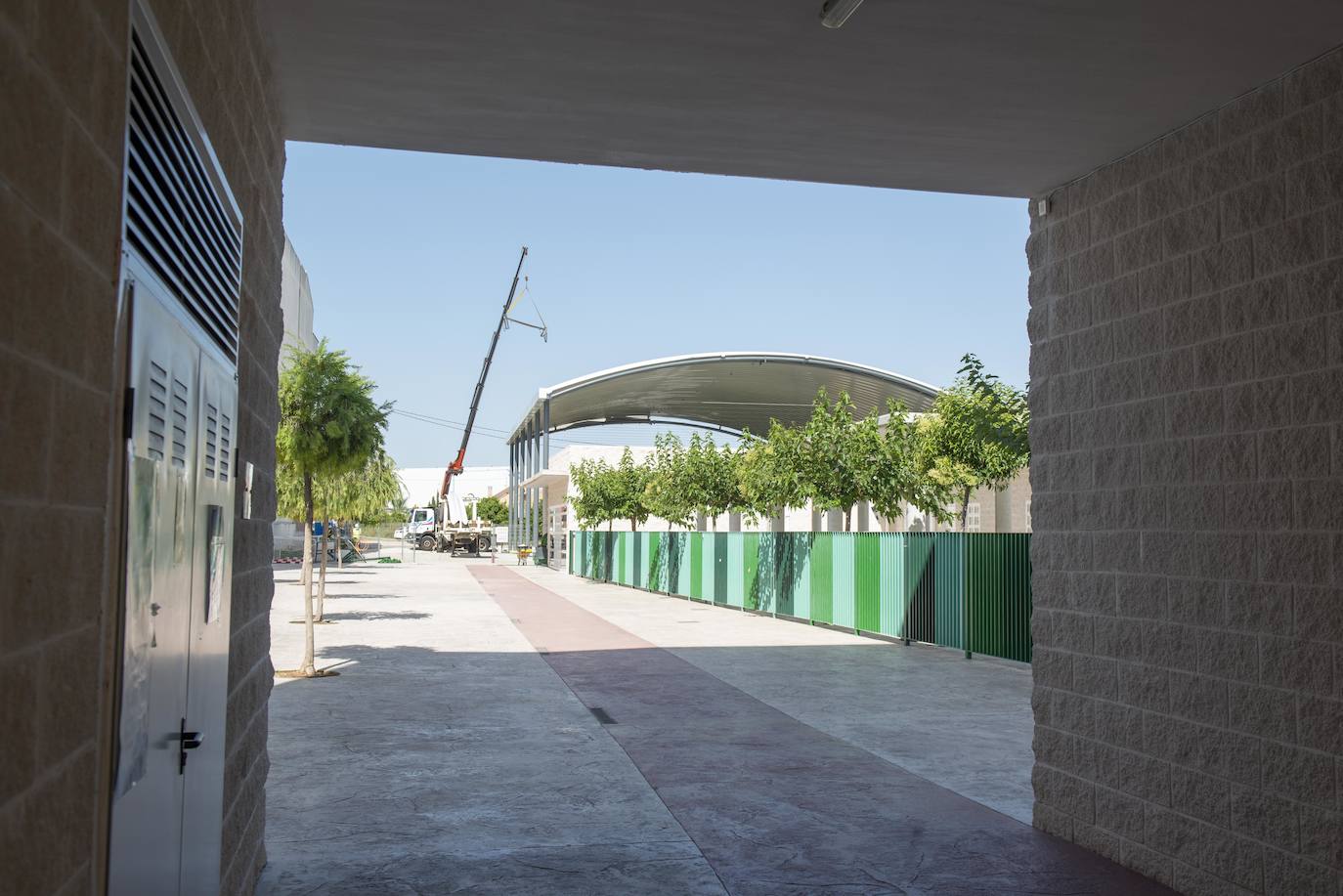 Fotos: El polideportivo del colegio de Puebla de Soto podrá utilizarse todo el año