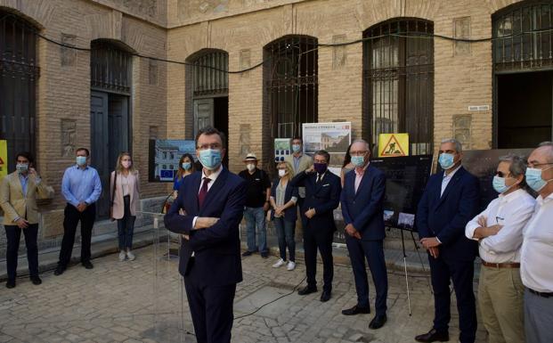 Galería. El alcalde, José Ballesta, en el acto con el que se han iniciado las obras.