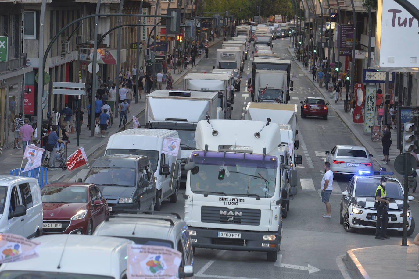 Fotos: Los vendedores de mercadillos se manifiestan en Murcia para reclamar la apertura de la venta ambulante