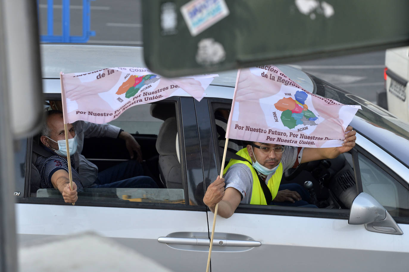 Fotos: Los vendedores de mercadillos se manifiestan en Murcia para reclamar la apertura de la venta ambulante
