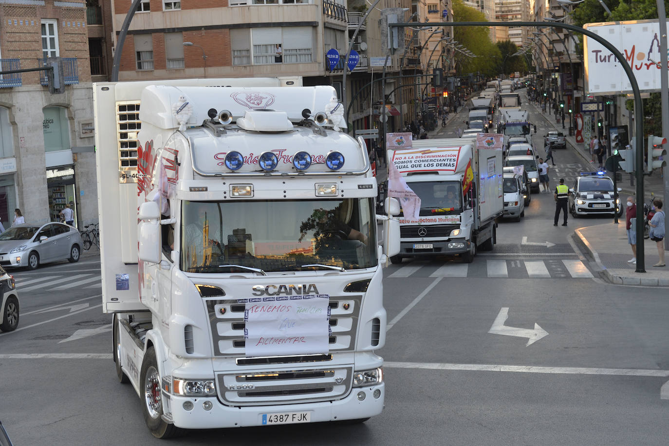 Fotos: Los vendedores de mercadillos se manifiestan en Murcia para reclamar la apertura de la venta ambulante