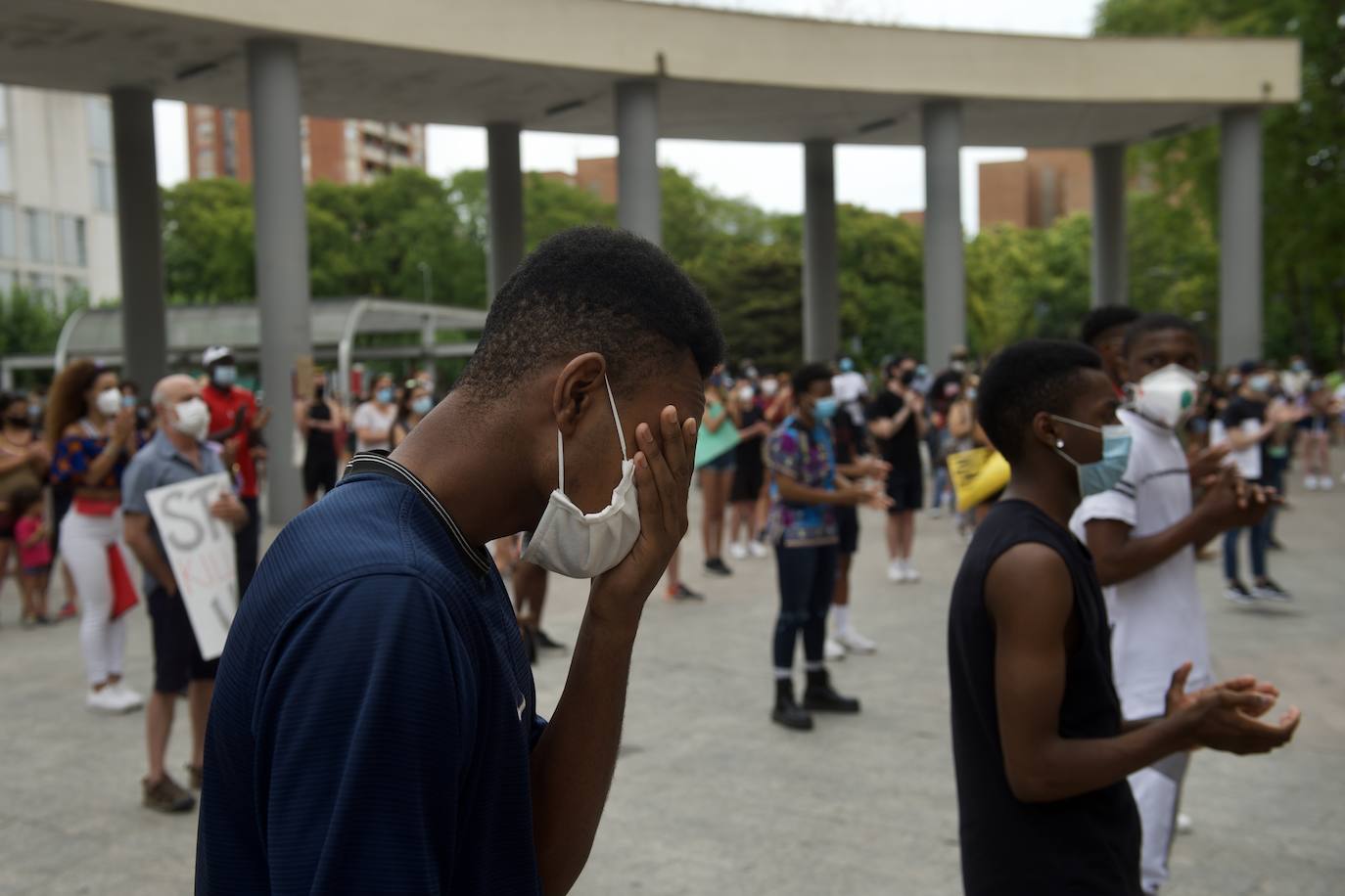 Fotos: Centenares de personas claman en Murcia contra el racismo en honor a George Floyd