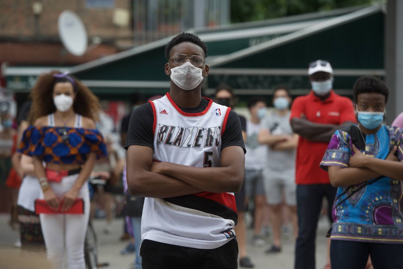 Fotos: Centenares de personas claman en Murcia contra el racismo en honor a George Floyd