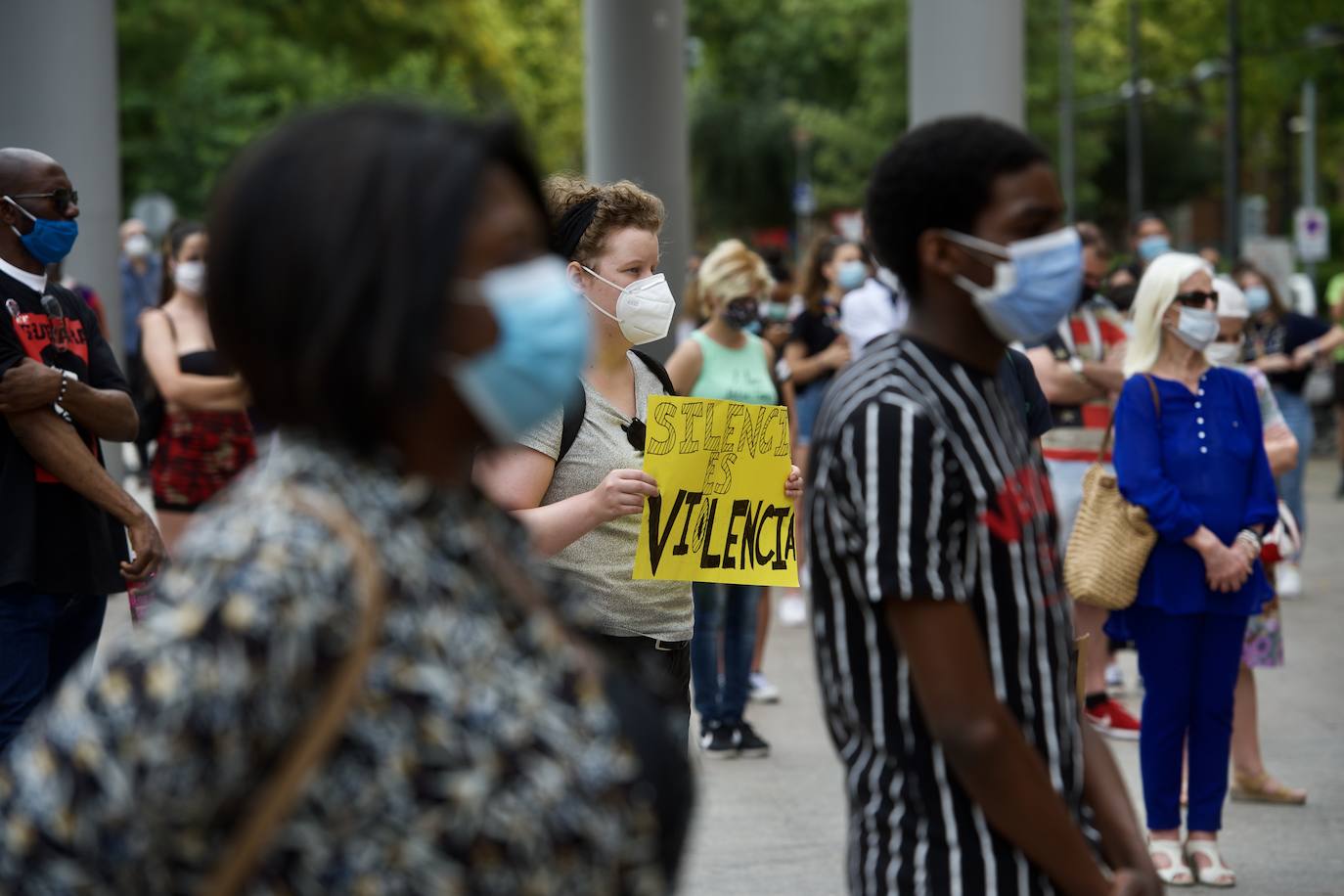 Fotos: Centenares de personas claman en Murcia contra el racismo en honor a George Floyd