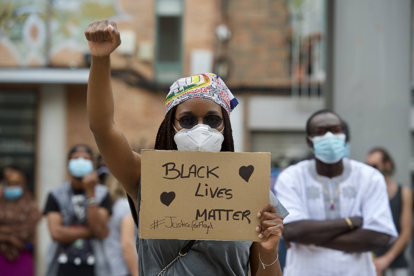 Fotos: Centenares de personas claman en Murcia contra el racismo en honor a George Floyd