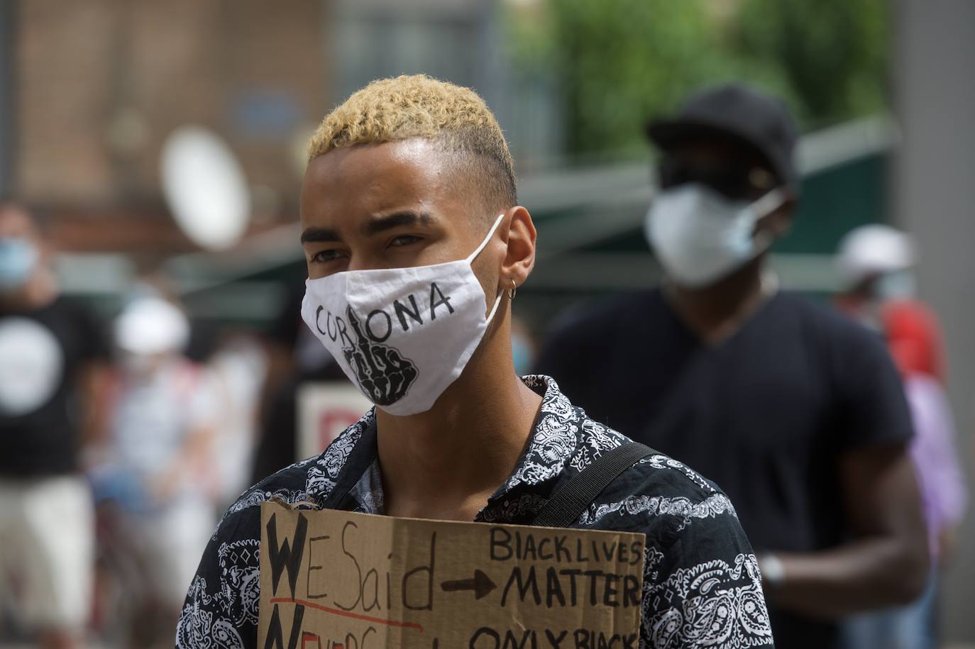 Fotos: Centenares de personas claman en Murcia contra el racismo en honor a George Floyd