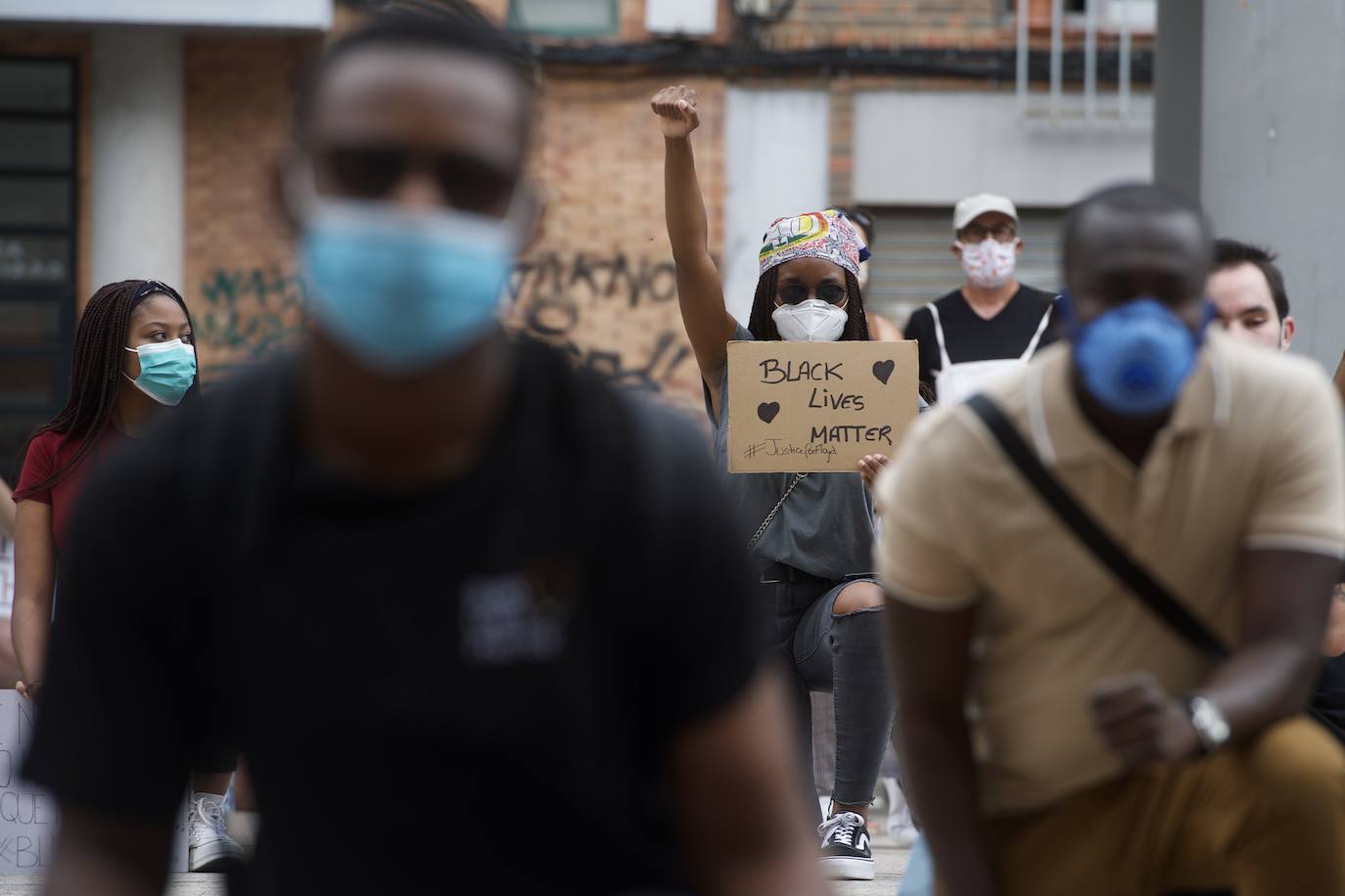 Fotos: Centenares de personas claman en Murcia contra el racismo en honor a George Floyd
