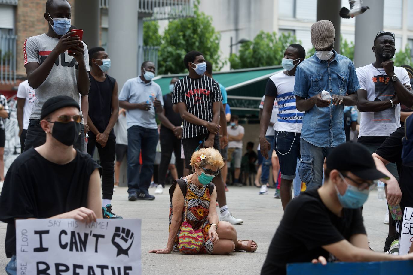 Fotos: Centenares de personas claman en Murcia contra el racismo en honor a George Floyd