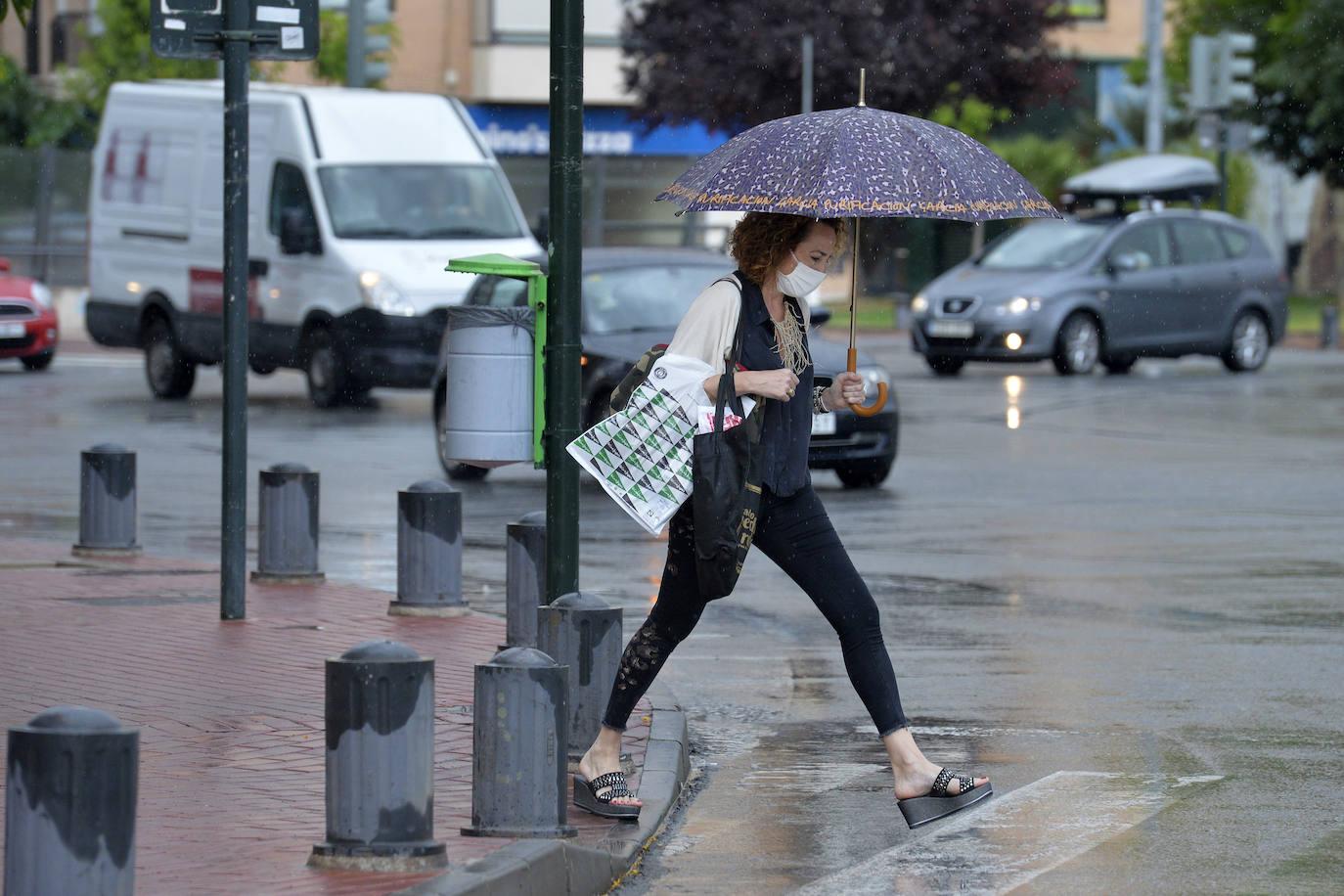 Fotos: Las lluvias provocan cinco accidentes y 68 incidencias en la Región
