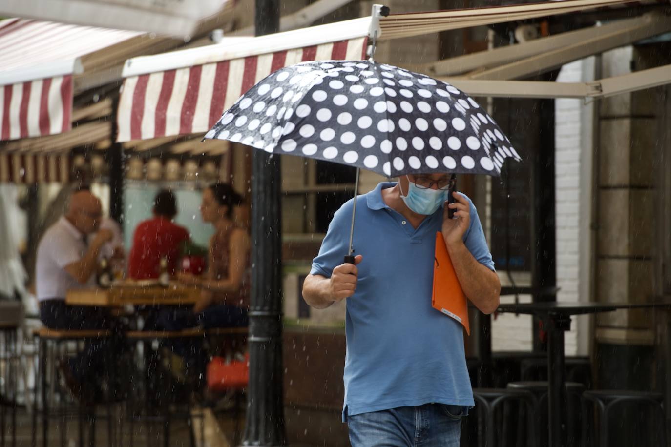 Fotos: Las lluvias provocan cinco accidentes y 68 incidencias en la Región