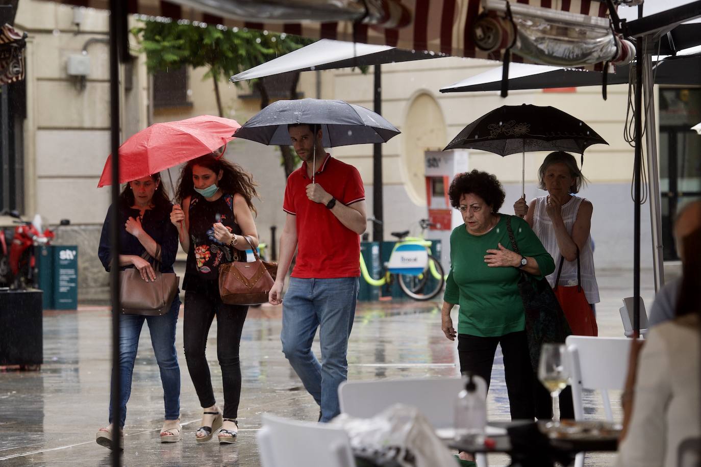 Fotos: Las lluvias provocan cinco accidentes y 68 incidencias en la Región