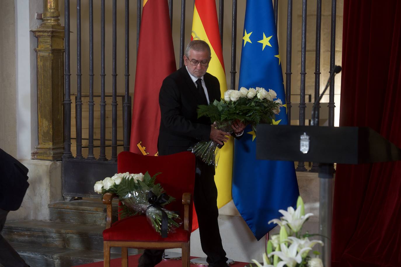 Fotos: Miras apela al entendimiento en un 9-J marcado por el recuerdo a las víctimas del coronavirus