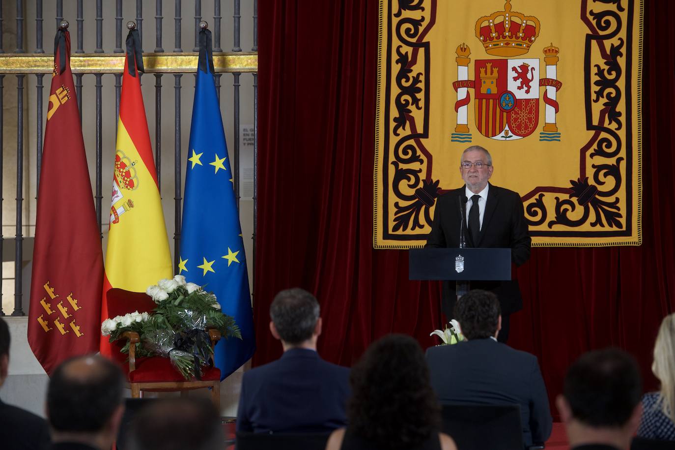 Fotos: Miras apela al entendimiento en un 9-J marcado por el recuerdo a las víctimas del coronavirus