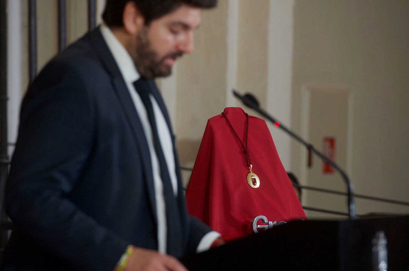 Fotos: Miras apela al entendimiento en un 9-J marcado por el recuerdo a las víctimas del coronavirus