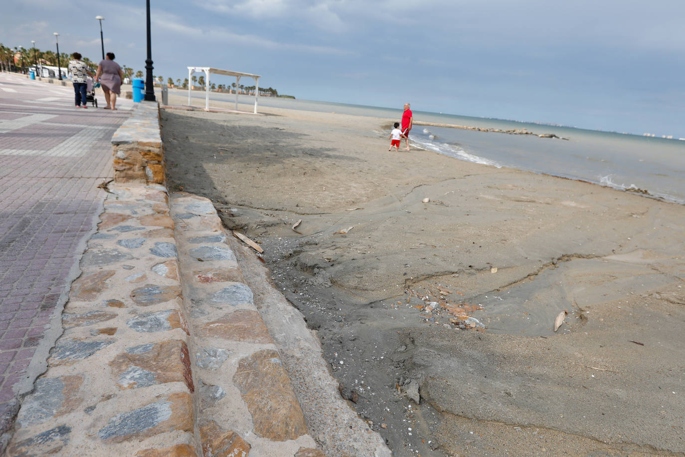Fotos: Arrastres por las últimas lluvias en la playa de Los Narejos