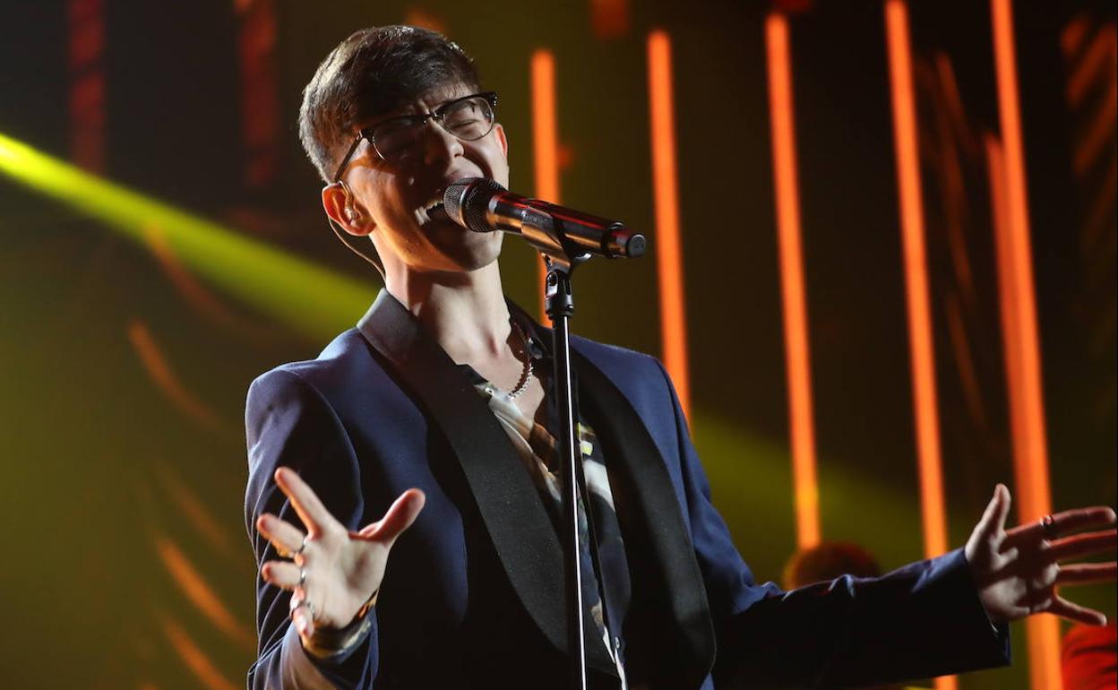 Flavio interpreta 'Death of a Bachelor' en la gala final de OT 2020.