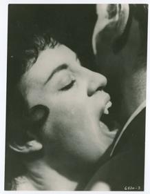 Imagen secundaria 2 - 1- Una escena de 'Les Lèvres rouges'. Harry Kümel, 1971. 2- La escena más célebre de 'Nosferatu'. F.W. Murnau, 1922. 3- Fotograma de 'Drácula'. Terence Fisher, 1958. 