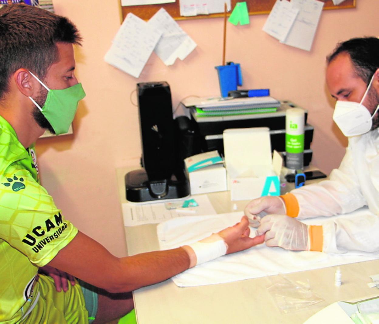 Espíndola, de ElPozo, pasa el test del coronavirus, ayer. 