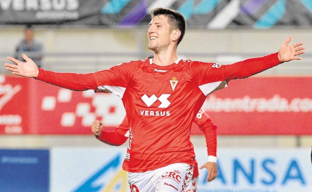 Alberto Toril celebrando un gol en una imagen de archivo.