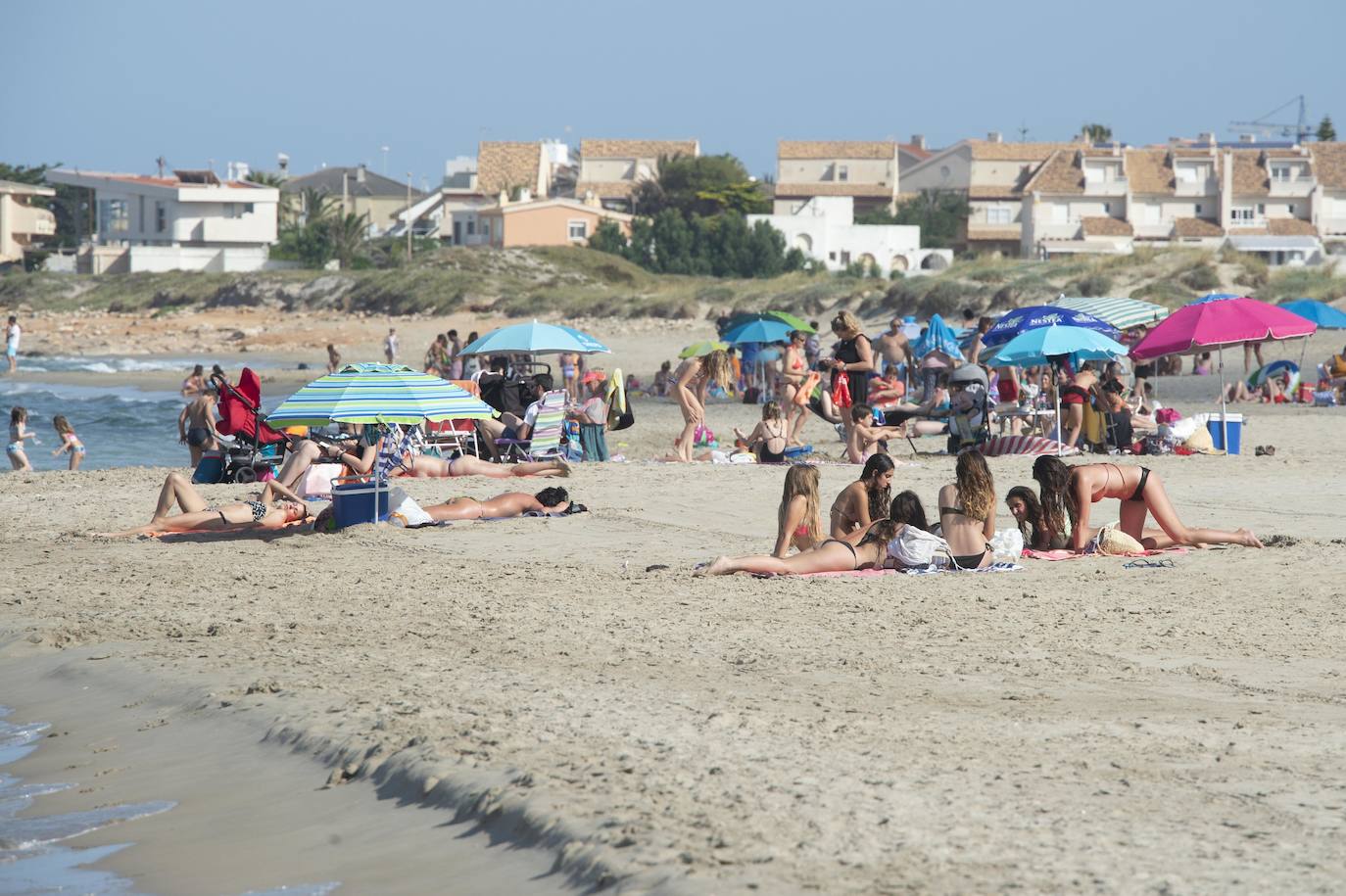 Fotos: La Comunidad no limitará el aforo en las playas tras las quejas de alcaldes de la costa