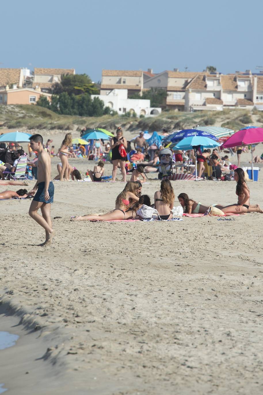 Fotos: La Comunidad no limitará el aforo en las playas tras las quejas de alcaldes de la costa