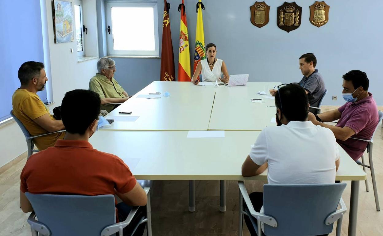 Imagen de la reunión con los responsables turísticos del municipio. 
